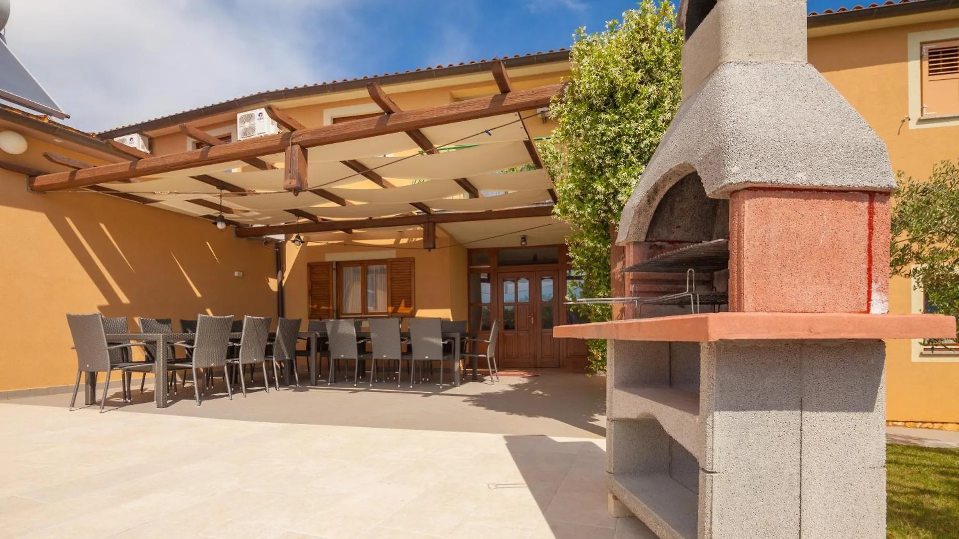 Ferienhaus Mirjana Mit Eingezaeuntem Garten Banjole Holiday home