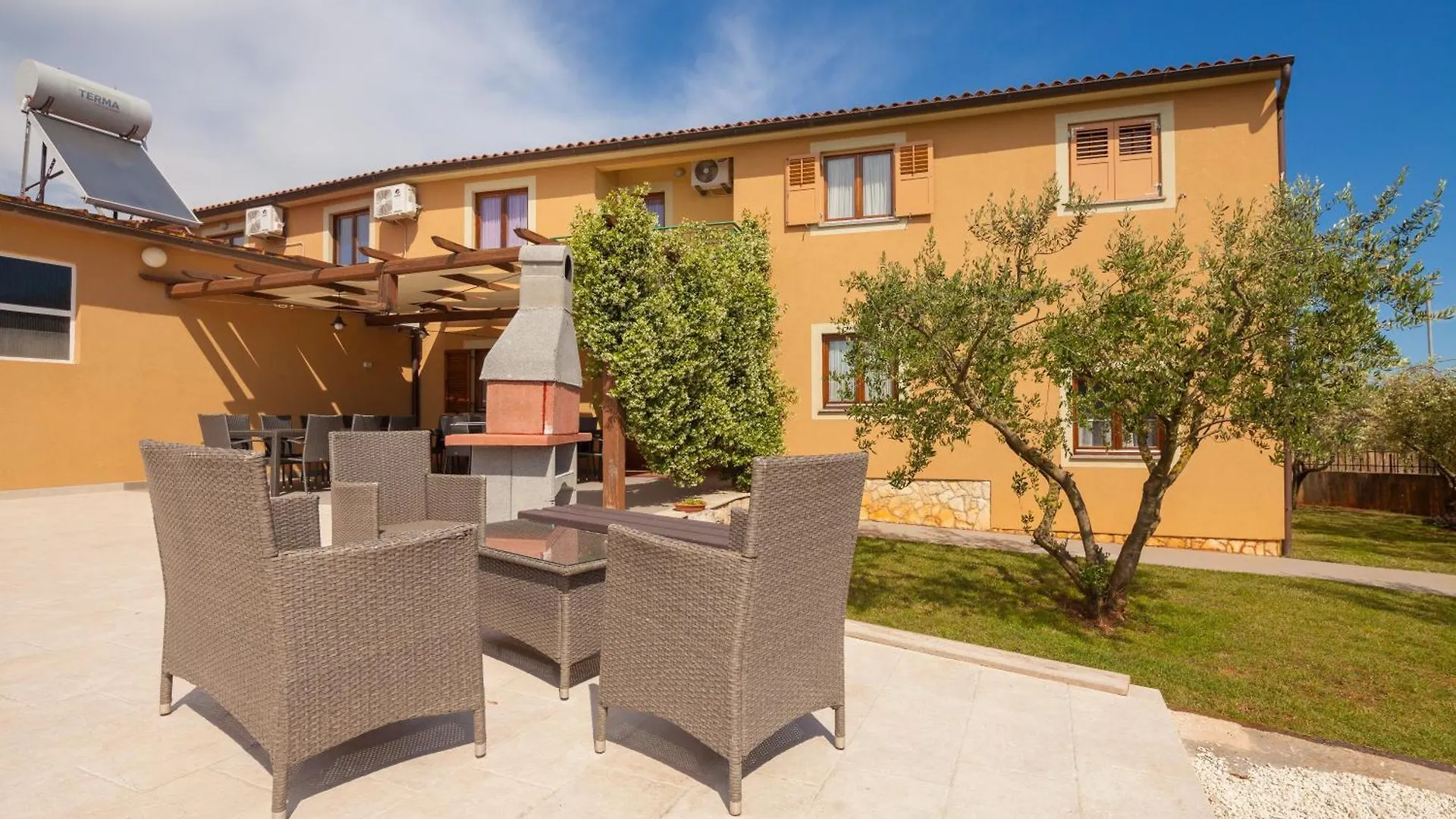 Ferienhaus Mirjana Mit Eingezaeuntem Garten Banjole