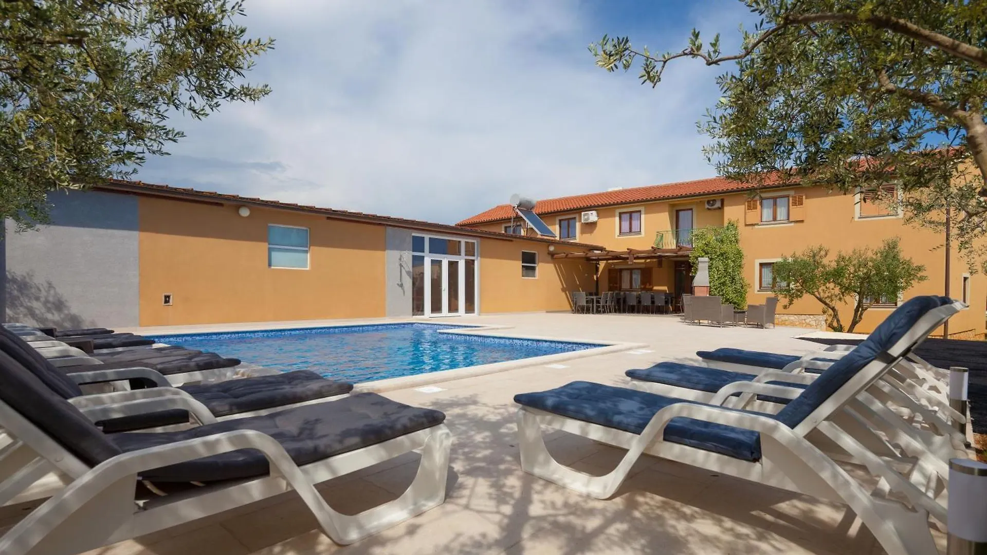 Ferienhaus Mirjana Mit Eingezaeuntem Garten Banjole